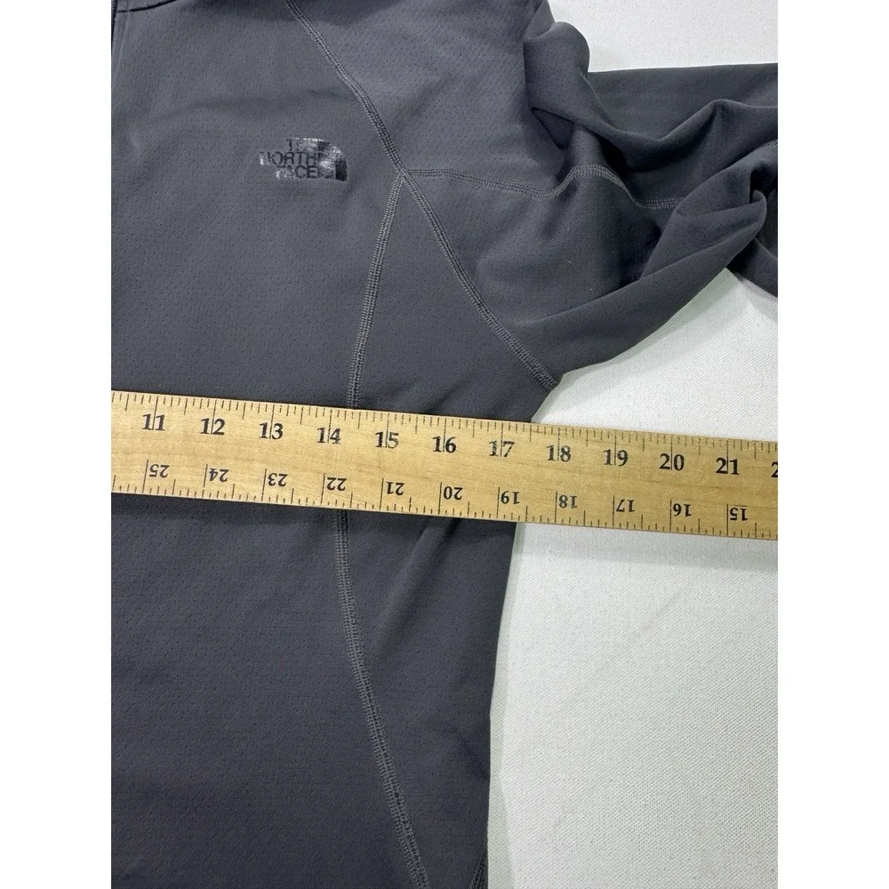 The North Face FlashDry 1/4 Zip Pullover Men's Small Gray Active Long Sleeve